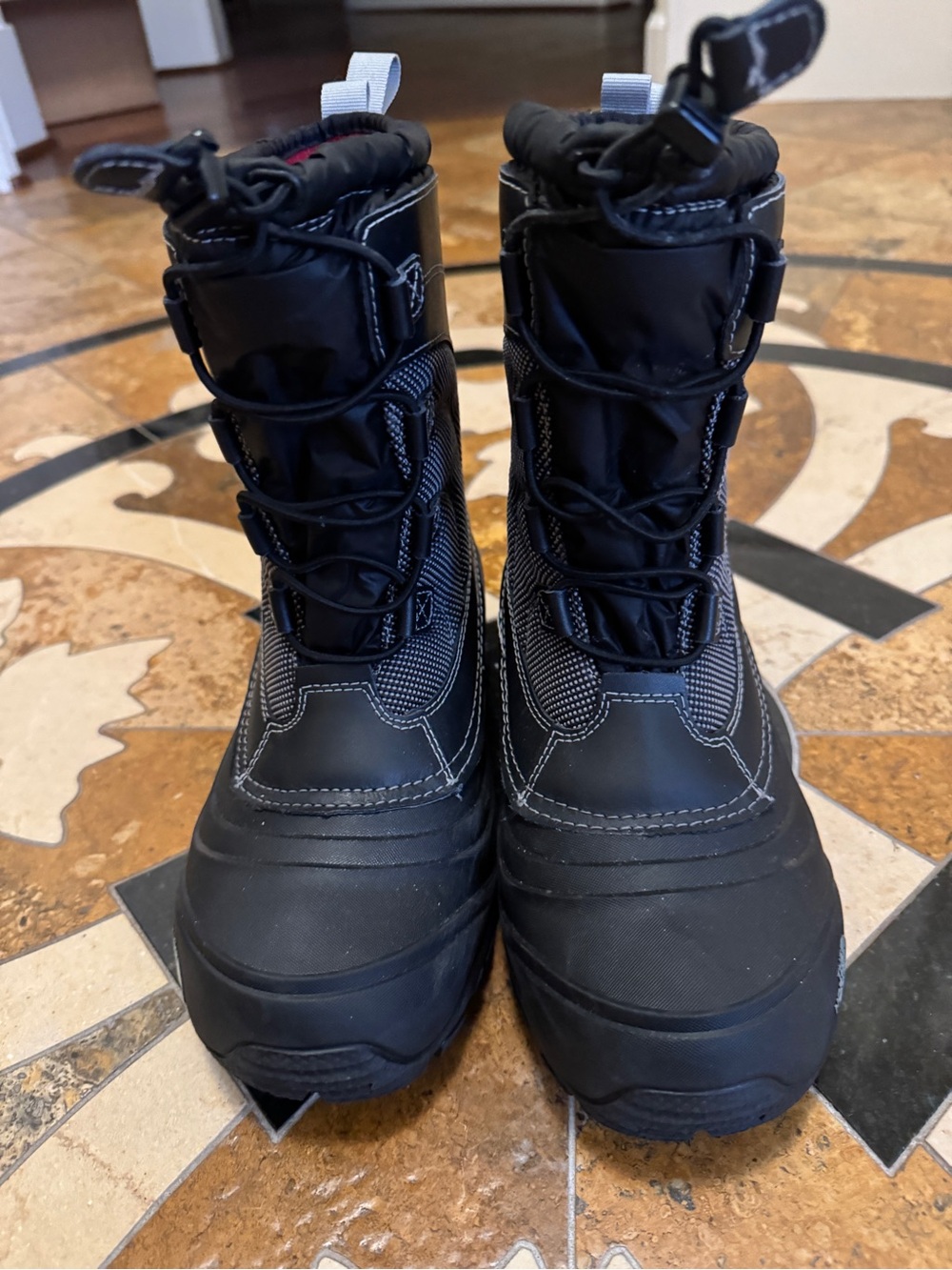 The North Face Alenglow V Waterproof Winter Boots Insulating Thermafeit Lining